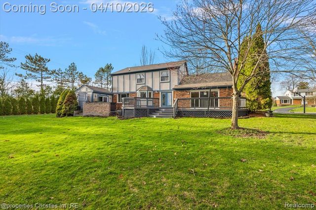 47269 S Chigwidden Drive, Northville, MI 48167