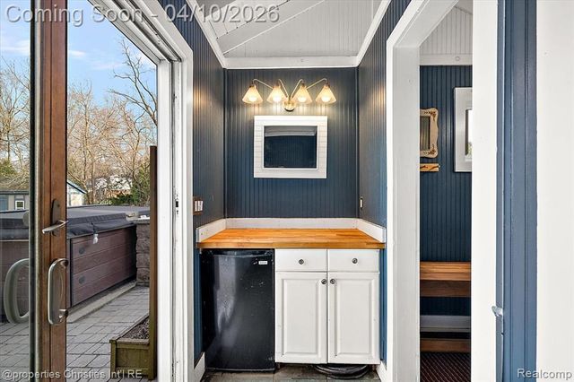 47269 S Chigwidden Drive, Northville, MI 48167