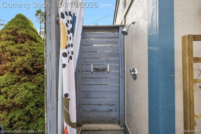 47269 S Chigwidden Drive, Northville, MI 48167