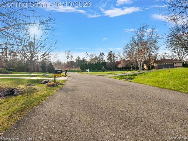 47269 S Chigwidden Drive, Northville, MI 48167