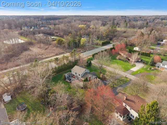 47269 S Chigwidden Drive, Northville, MI 48167