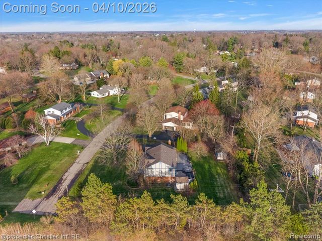 47269 S Chigwidden Drive, Northville, MI 48167