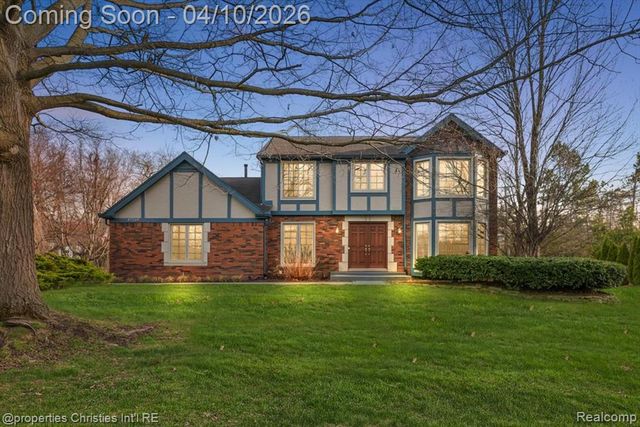 47269 S Chigwidden Drive, Northville, MI 48167