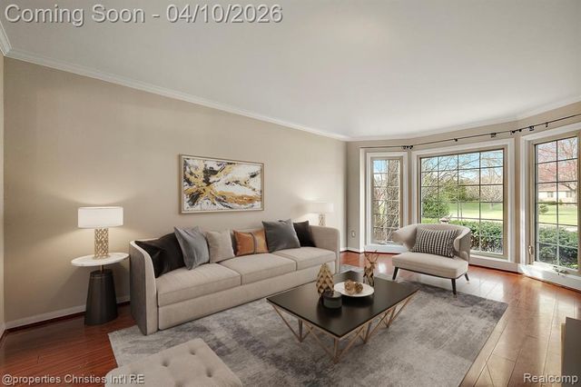 47269 S Chigwidden Drive, Northville, MI 48167