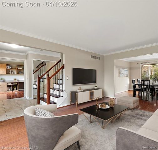 47269 S Chigwidden Drive, Northville, MI 48167