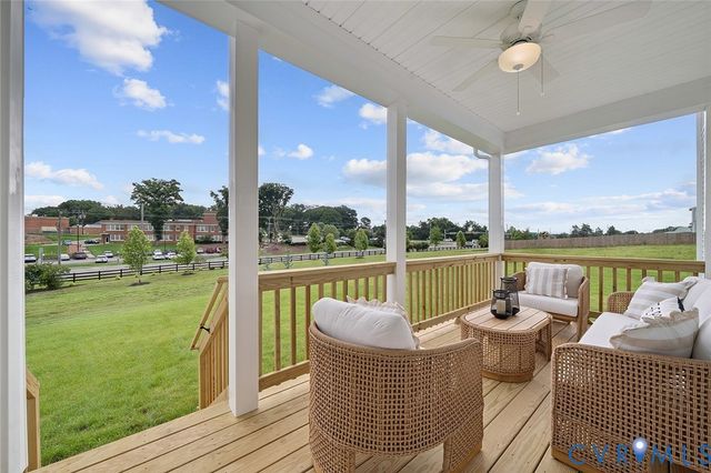 18549 Cove Creek Dr, Moseley, VA 23120
