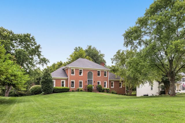 9318 Navaho Dr, Brentwood, TN 37027