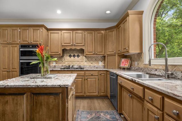 9318 Navaho Dr, Brentwood, TN 37027