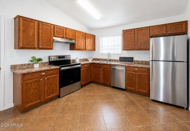 8511 W COLLEGE Drive, Phoenix, AZ 85037
