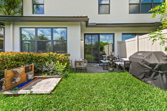 2343 Rollingwood Court, Oakland Park, FL 33309