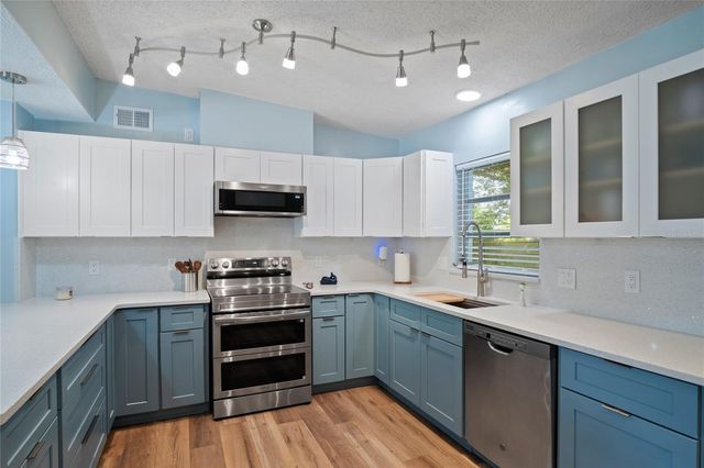 1840 N POWERS DRIVE, Orlando, FL 32818