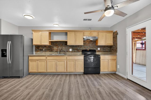 8837 Aylesford Ln, Stockton, CA 95210