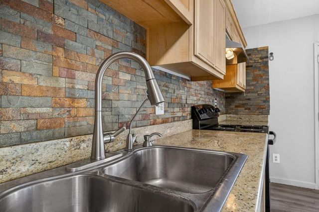 8837 Aylesford Ln, Stockton, CA 95210