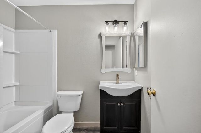8837 Aylesford Ln, Stockton, CA 95210