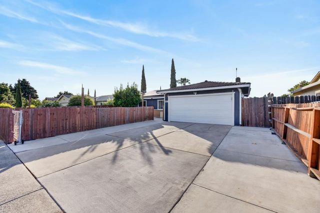 8837 Aylesford Ln, Stockton, CA 95210