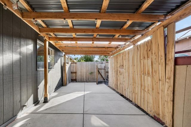 8837 Aylesford Ln, Stockton, CA 95210