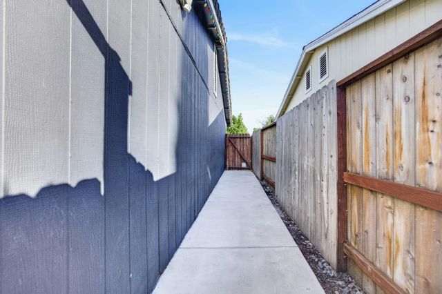 8837 Aylesford Ln, Stockton, CA 95210