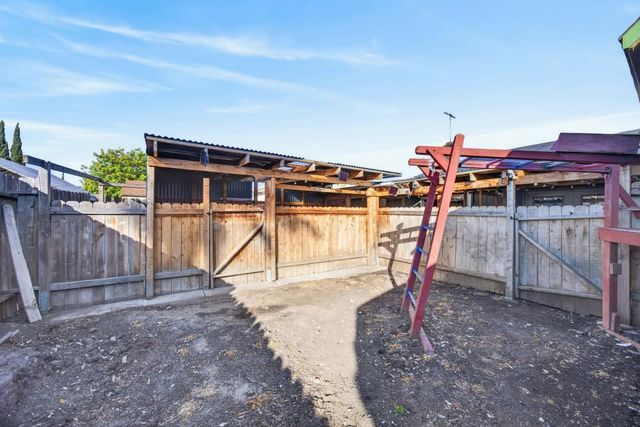 8837 Aylesford Ln, Stockton, CA 95210