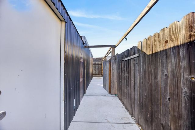 8837 Aylesford Ln, Stockton, CA 95210