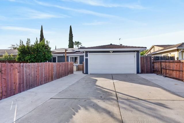 8837 Aylesford Ln, Stockton, CA 95210