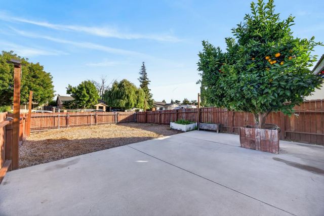 8837 Aylesford Ln, Stockton, CA 95210