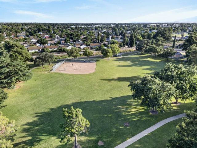 8837 Aylesford Ln, Stockton, CA 95210