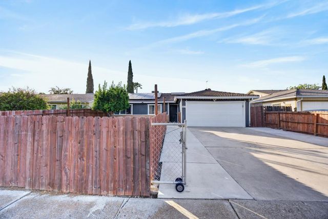 8837 Aylesford Ln, Stockton, CA 95210