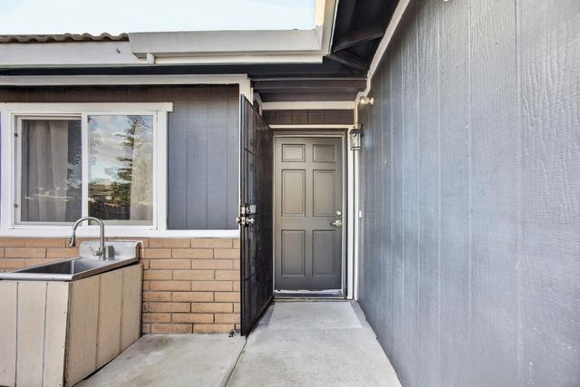 8837 Aylesford Ln, Stockton, CA 95210