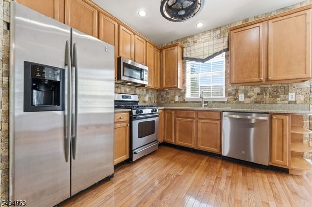 9 Sundance Way, Lopatcong Twp., NJ 08865