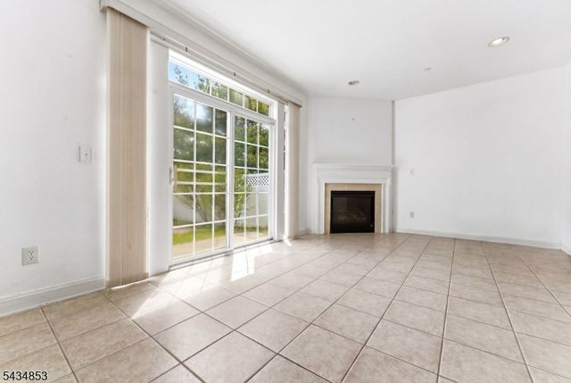 9 Sundance Way, Lopatcong Twp., NJ 08865