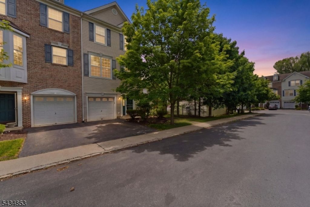 9 Sundance Way, Lopatcong Twp., NJ 08865