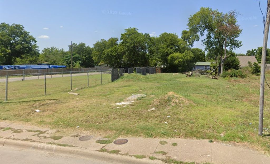 2407 E Ann Arbor Avenue, Dallas, TX 75216