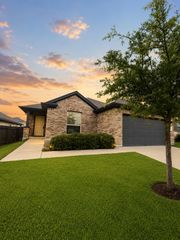 187 Limerick RD, Buda, TX 78610