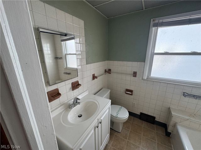 1363 Cranford Avenue, Lakewood, OH 44107