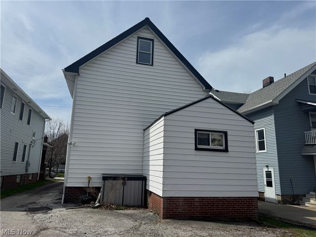 1363 Cranford Avenue, Lakewood, OH 44107