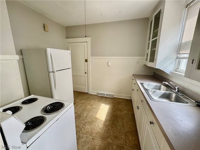 1363 Cranford Avenue, Lakewood, OH 44107