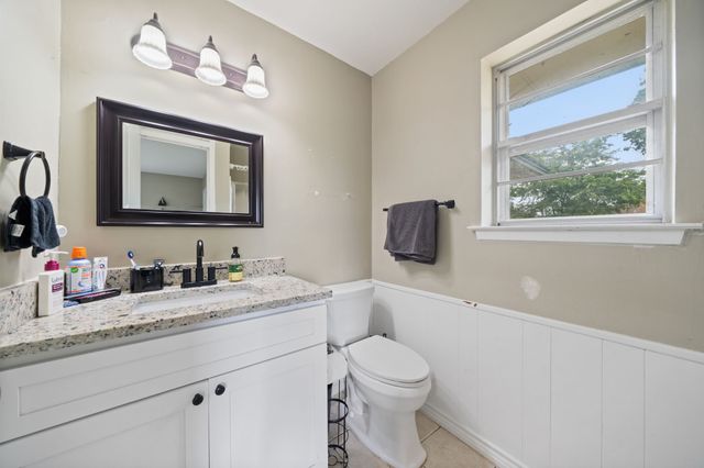 2 Finley Circle, Krum, TX 76249