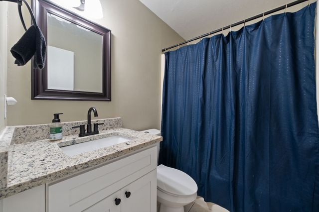 2 Finley Circle, Krum, TX 76249