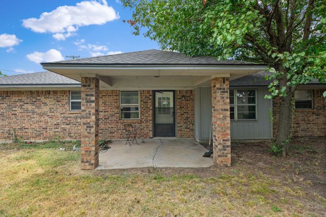 2 Finley Circle, Krum, TX 76249