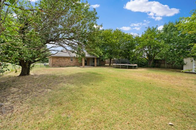 2 Finley Circle, Krum, TX 76249