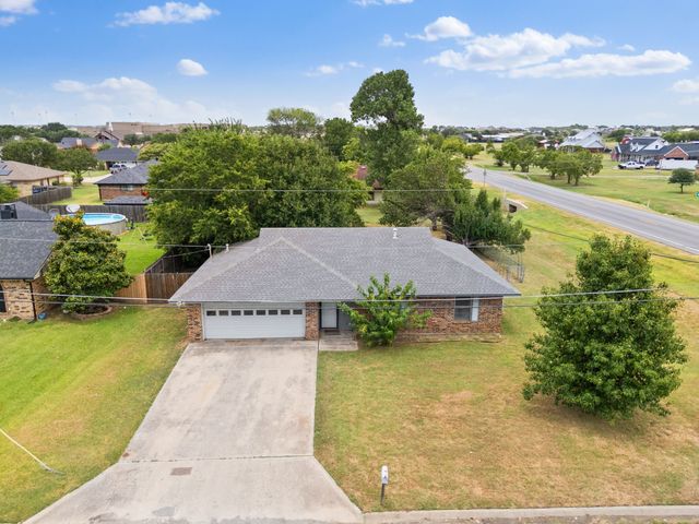 2 Finley Circle, Krum, TX 76249