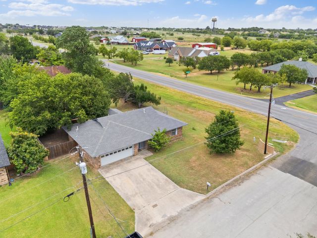 2 Finley Circle, Krum, TX 76249
