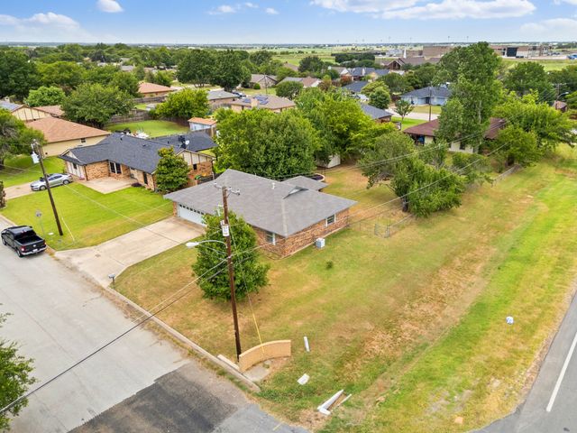2 Finley Circle, Krum, TX 76249