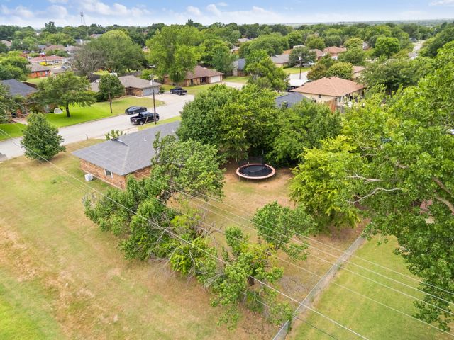 2 Finley Circle, Krum, TX 76249