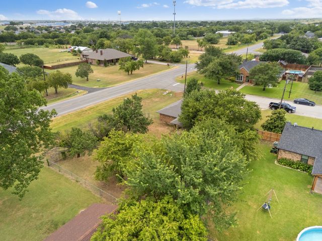 2 Finley Circle, Krum, TX 76249
