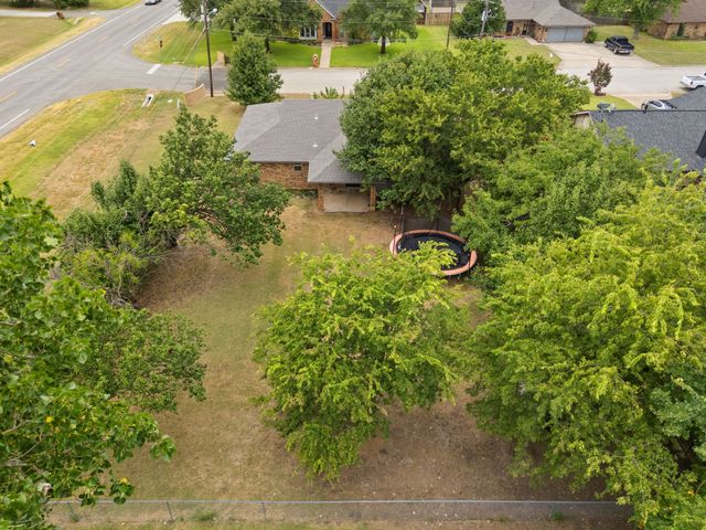 2 Finley Circle, Krum, TX 76249