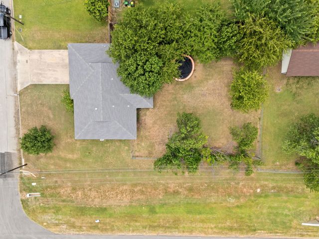 2 Finley Circle, Krum, TX 76249