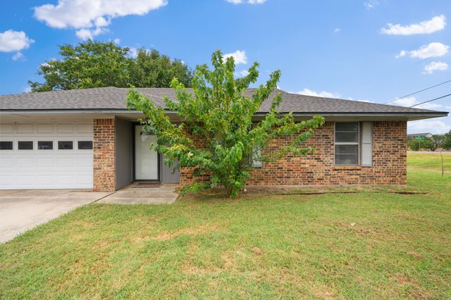 2 Finley Circle, Krum, TX 76249