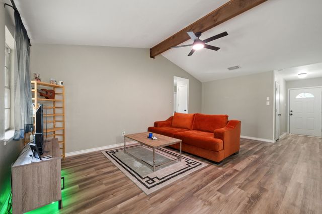 2 Finley Circle, Krum, TX 76249