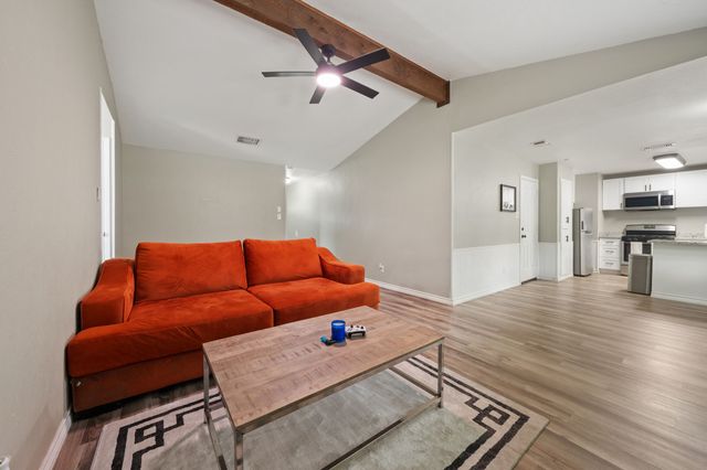 2 Finley Circle, Krum, TX 76249